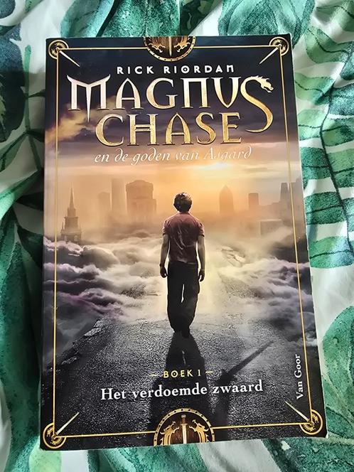 Rick Riordan: Magnus Chase en de Goden van Asgard, verdoemde, Boeken, Fantasy, Ophalen of Verzenden