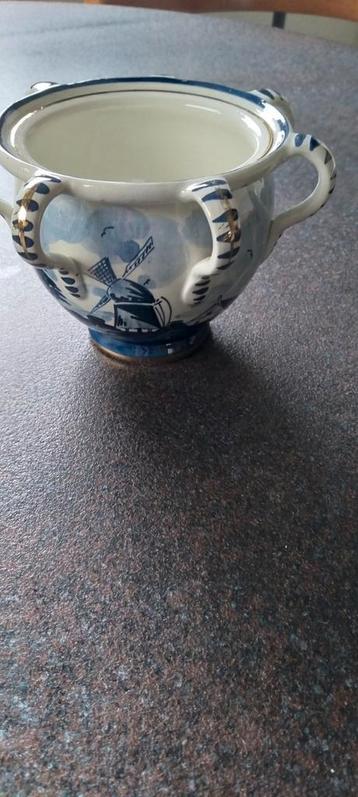 Heel oud Delftsblauwe Potje, met 7 oortjes.  beschikbaar voor biedingen