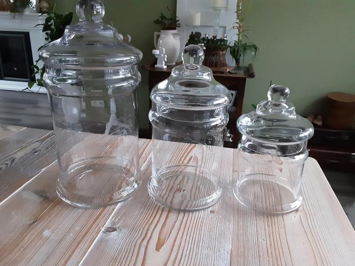 Set van 3 leuke voorraad potten met deksel van geslepen glas, Huis en Inrichting, Woonaccessoires | Stolpen, Zo goed als nieuw