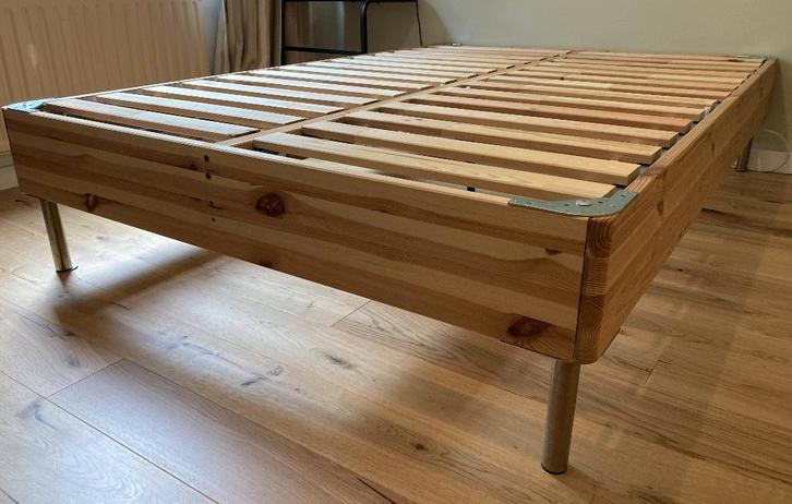 Houten bedframe IKEA matrasbodem Lyngör, Huis en Inrichting, Slaapkamer | Bedden, Zo goed als nieuw, Tweepersoons, 140 cm, 200 cm