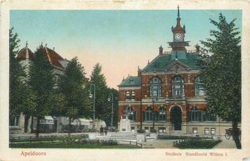 (300-495-049) Apeldoorn Stadhuis Standbeeld Willem I beschikbaar voor biedingen