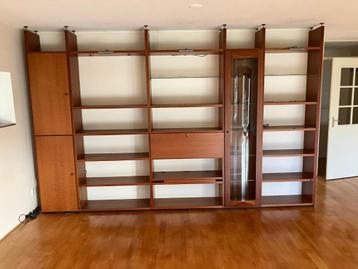  wandmeubel van kersenhouten beschikbaar voor biedingen