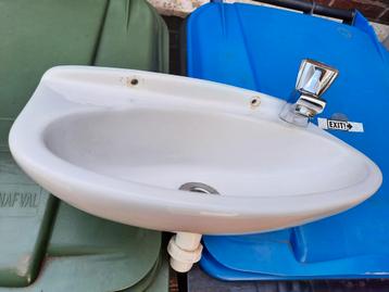 GRATIS fonteintje wit voor toilet, inclusief kraan beschikbaar voor biedingen