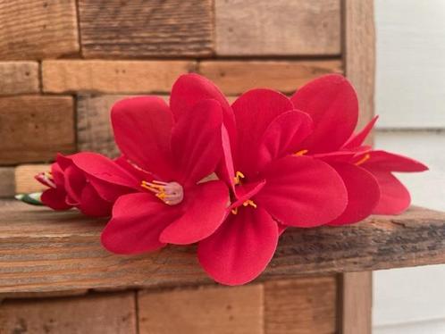 Nieuwe partij kunstbloemen/rood/boeket/ bloemstuk/versiering, Huis en Inrichting, Woonaccessoires | Kunstplanten en Kunstbloemen