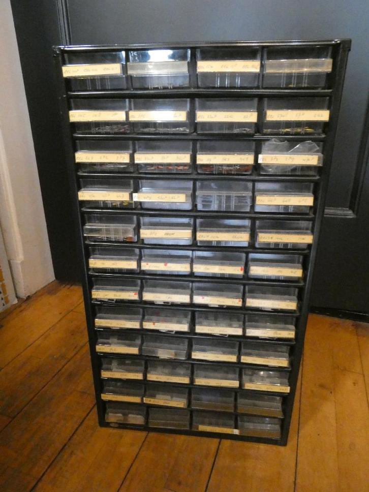 Raaco Ladekast vol met Condensatoren Retro Vintage Audio, Hobby en Vrije tijd, Elektronica-componenten, Zo goed als nieuw, Ophalen of Verzenden