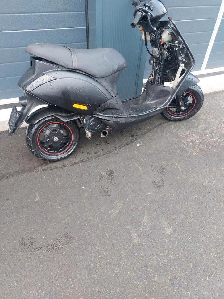 Piaggio zip 2000 172cc malossi winterproject, Fietsen en Brommers, Scooters | Piaggio, Zo goed als nieuw, Zip, Tweetakt, Ophalen