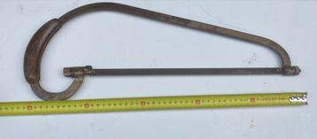 Oude beugelzaag beschikbaar voor biedingen