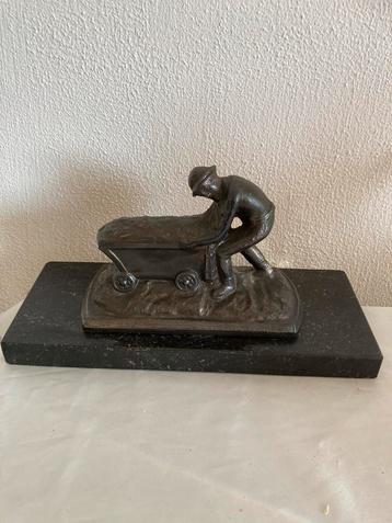 Mijnwerker met kolenlorrie - Limburgs erfgoed beschikbaar voor biedingen