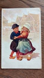 Kinderen dansen op klompen., Ophalen of Verzenden, 1920 tot 1940, Gelopen, Kinderen