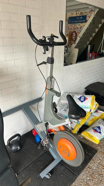 Hometrainer - fiets voor thuis trainen beschikbaar voor biedingen