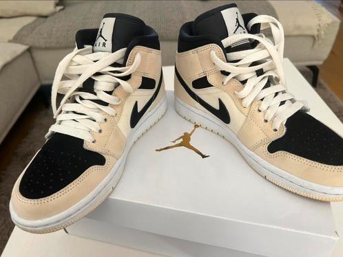 Nike air jordan mid 1 guava, Kleding | Dames, Schoenen, Zo goed als nieuw, Sneakers of Gympen, Beige, Ophalen of Verzenden