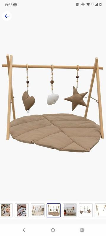 Babygym met speelkleed.  beschikbaar voor biedingen
