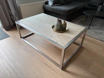 Salontafel met RVS onderstel beschikbaar voor biedingen