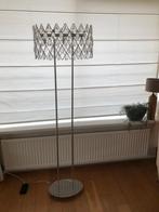 Mooie staande lamp met glazen details, Huis en Inrichting, Lampen | Vloerlampen, Ophalen, Gebruikt, Glas, 150 tot 200 cm
