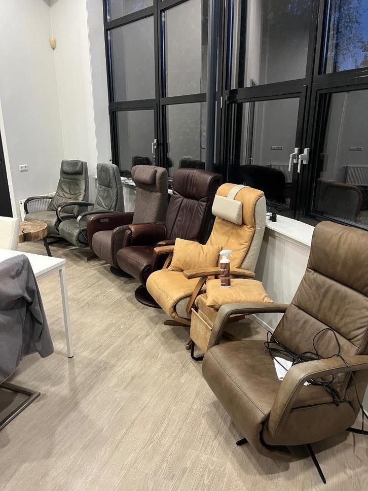 Verschillende Elektrische Prominent Sta-op Relaxfauteuils, Huis en Inrichting, Fauteuils, Zo goed als nieuw, Leer, Stof, Minder dan 50 cm
