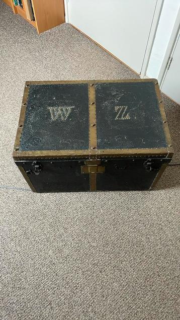 Hutkoffer met leer en koper beslag. beschikbaar voor biedingen