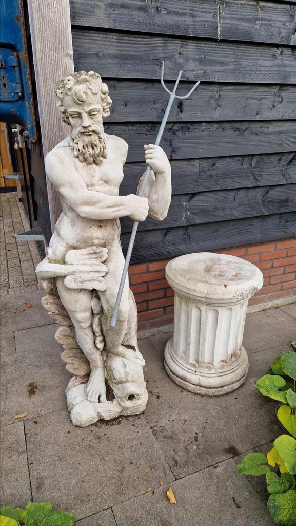 Groot Neptunes beeld fontein op sokkel/zuil 2 meter +, Tuin en Terras, Tuinbeelden, Zo goed als nieuw, Ophalen