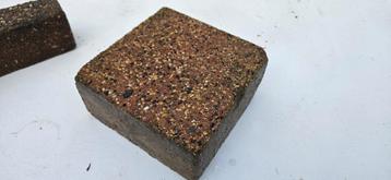 Gratis afhalen in VRIES 15x15x6 betonklinkers ca. 70m2 beschikbaar voor biedingen