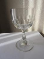 Een antiek rode wijnglas - model Derby - handgeslepen fries, Verzenden