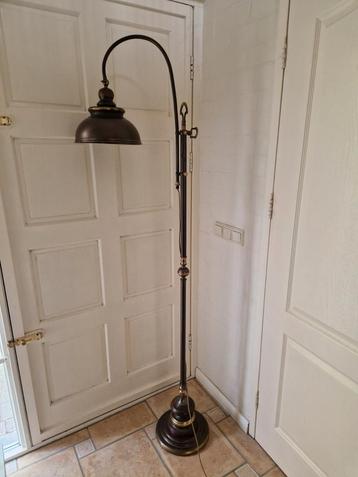 Stijlvolle Staande Lamp - Wegens Inrichting beschikbaar voor biedingen