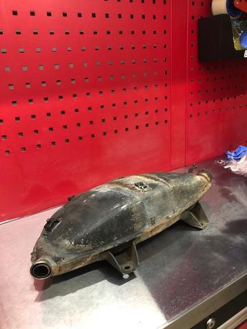 PIAGGIO MP3 125 / 300 YOURBAN UITLAAT ORIGINEEL 8806655 beschikbaar voor biedingen