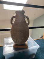 Oude kruikvaas op standaard, Ophalen, Steen, Overige kleuren, 50 tot 75 cm
