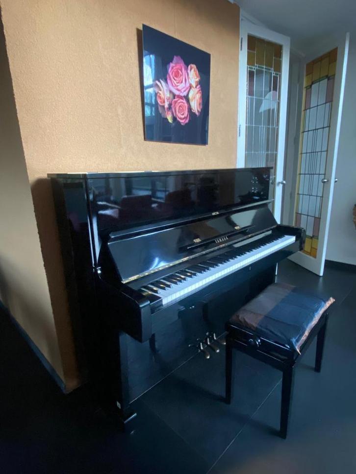 Yamaha piano U1, Muziek en Instrumenten, Piano's, Zo goed als nieuw, Piano, Zwart, Hoogglans, Ophalen