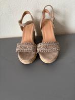 Taupe Suede Sleehakken Maat 40 - Zo Goed Als Nieuw!, Ophalen of Verzenden, Zo goed als nieuw, Beige, Sandalen of Muiltjes