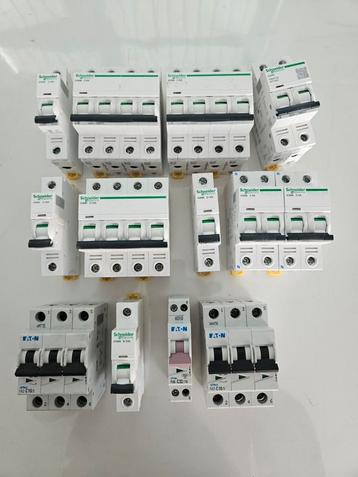 Partij automaat Eaton en Schneider electric  beschikbaar voor biedingen