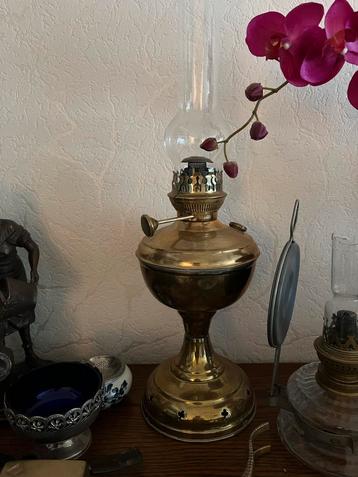 Antieke Petroleumlamp beschikbaar voor biedingen