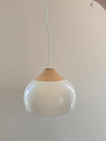 Houten witte hanglamp, goede staat, 26 cm doorsnede beschikbaar voor biedingen