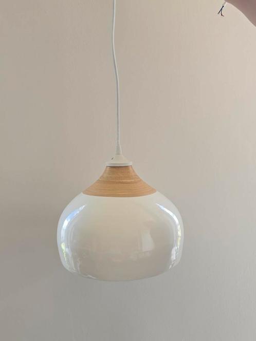 Houten witte hanglamp, goede staat, 26 cm doorsnede, Huis en Inrichting, Lampen | Hanglampen, Zo goed als nieuw, Minder dan 50 cm