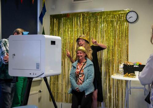 Photobooth huren met onbeperkt printen & gratis geleverd, Hobby en Vrije tijd, Feestartikelen | Verhuur, Nieuw, Geboorte of Huwelijk