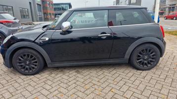 Mini Mini 1.5 Cooper First Born Edition (schade auto) lees a beschikbaar voor biedingen