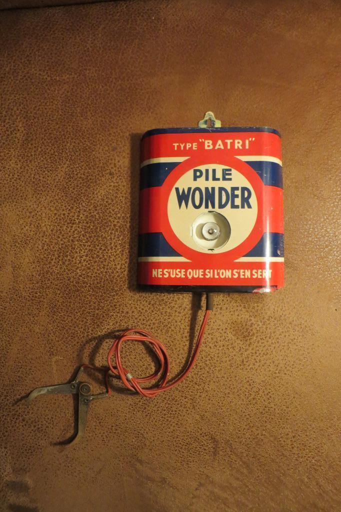 Werkende blikken batterijtester Pile wonder jaren 50, Verzamelen, Merken en Reclamevoorwerpen, Gebruikt, Gebruiksvoorwerp, Ophalen of Verzenden