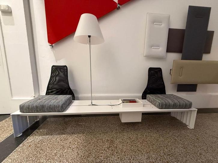 Wachtbank aluminium, Huis en Inrichting, Banken | Bankstellen, Zo goed als nieuw, Rechte bank, Tweepersoons, 200 tot 250 cm, Minder dan 75 cm