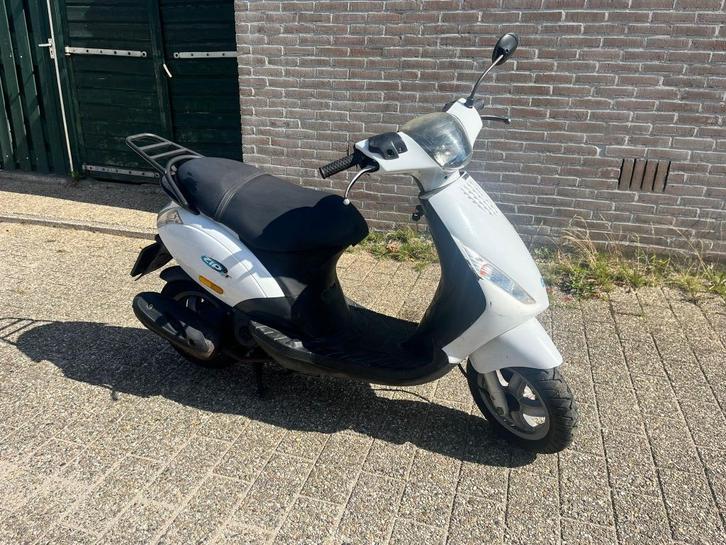 Piaggio zip  25C 4t, Fietsen en Brommers, Scooters | Piaggio, Gebruikt, Zip, Maximaal 25 km/u, Benzine, Ophalen
