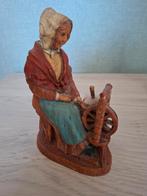 Oude dame met spinnenwiel, Ophalen of Verzenden, Gebruikt, Mens