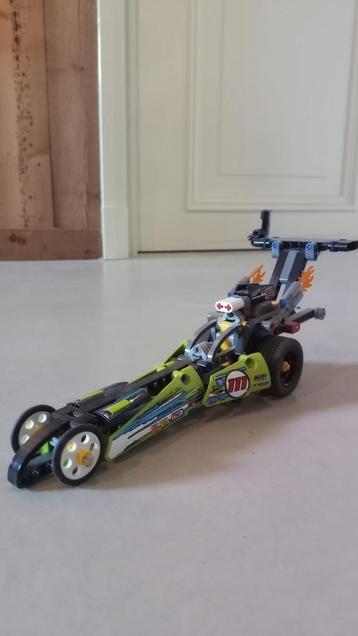 Technisch lego: groene raceauto beschikbaar voor biedingen