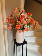 Groot vol boeket zijde bloemen in beige vaas, Huis en Inrichting, Woonaccessoires | Kunstplanten en Kunstbloemen, Ophalen of Verzenden