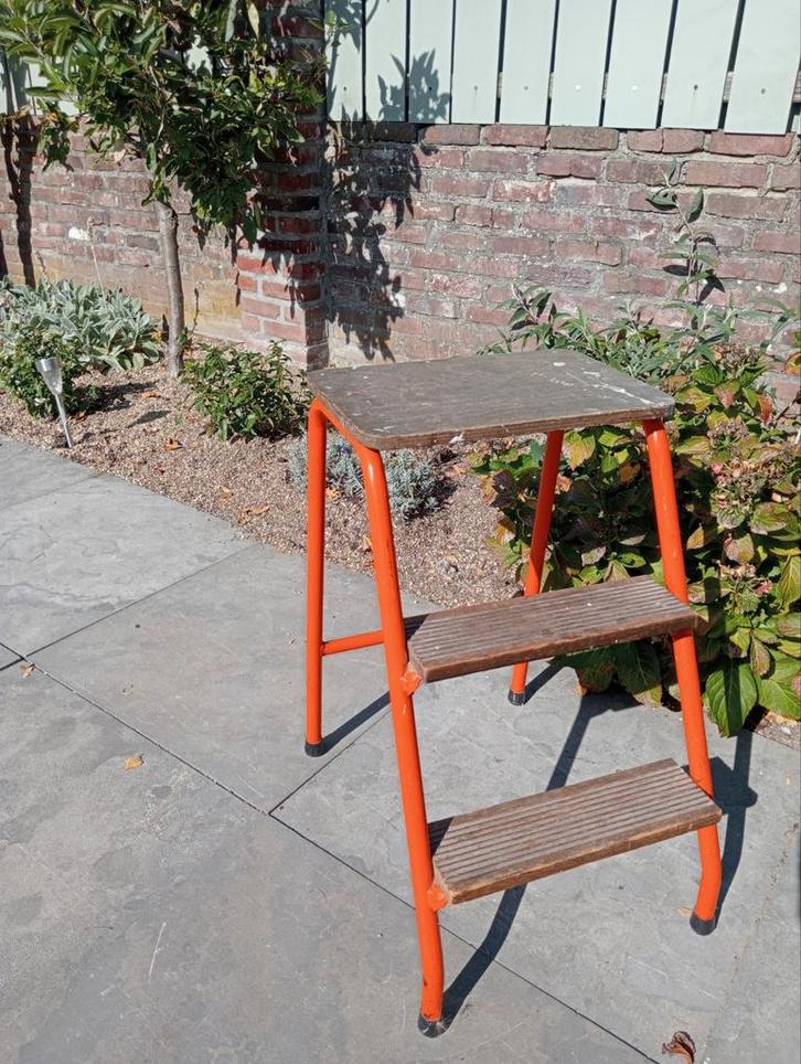 Vintage trapje, Merk Brabantia. Vintage/retro design., Doe-het-zelf en Verbouw, Ladders en Trappen, Zo goed als nieuw, Minder dan 2 meter