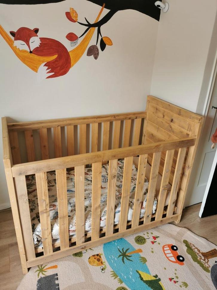 Steigerhout ledikant met commode, Kinderen en Baby's, Kinderkamer | Complete kinderkamers, Zo goed als nieuw, Jongetje of Meisje