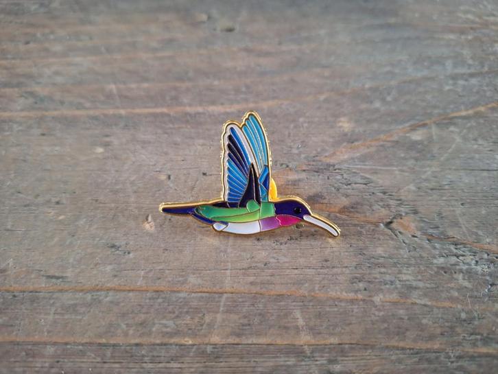 1 mooie pin van een Kolibrie te koop, Verzamelen, Speldjes, Pins en Buttons, Nieuw, Speldje of Pin, Dier of Natuur, Ophalen of Verzenden