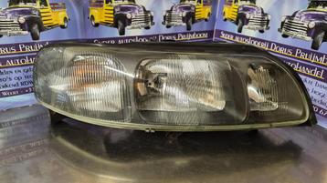 volvo koplamp recht rtnr 89007860. beschikbaar voor biedingen