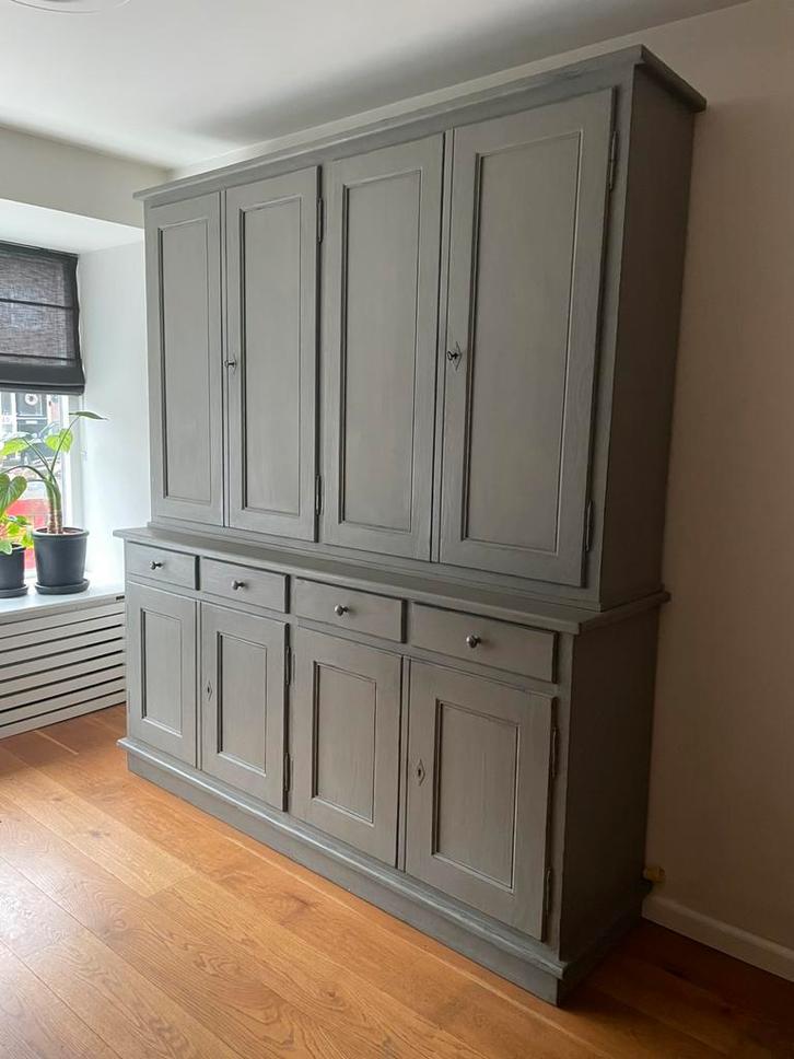 Grote buffetkast met veel opbergruimte, Huis en Inrichting, Kasten | Buffetkasten, Zo goed als nieuw, 200 cm of meer, 100 tot 150 cm