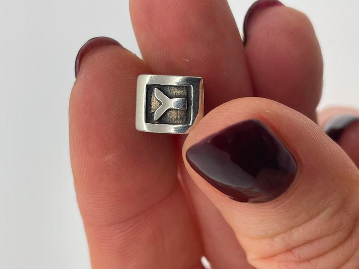 B300 Pandora zilveren bedel letter Y, Sieraden, Tassen en Uiterlijk, Bedels, Pandora, Zilver, 1 bedel, Ophalen of Verzenden