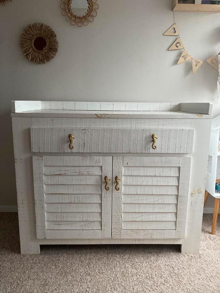Wit houten ledikant + commode incl veel accessoires, Kinderen en Baby's, Kinderkamer | Commodes en Kasten, Zo goed als nieuw, 90 tot 105 cm