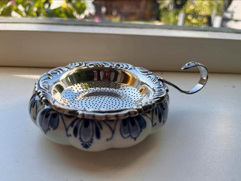 Van Nelle ruim 60 jaar oud theezeefje+lekbakje Delft blauw, Antiek en Kunst, Antiek | Goud en Zilver, Zilver, Ophalen of Verzenden