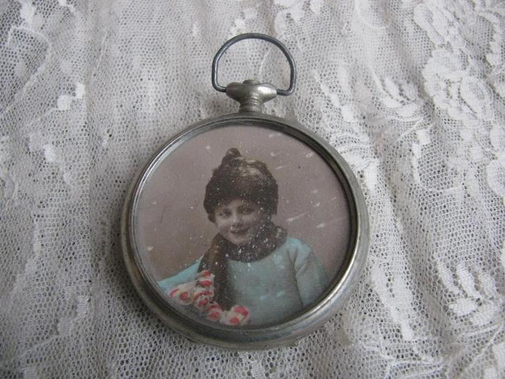 Antiek Zakhorloge Kast met Afbeelding / Remontoire Cylindre, Antiek en Kunst, Curiosa en Brocante, Verzenden