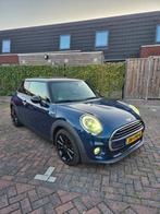Mini 1.5 Cooper Chili Serious Business 2016 Blauw, Auto's, Mini, Voorwielaandrijving, 136 pk, Leder en Stof, Origineel Nederlands